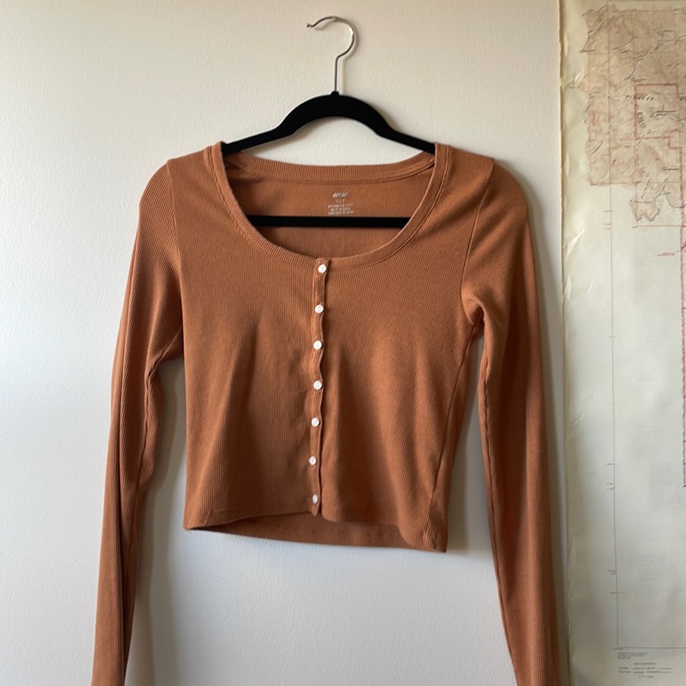 NWOT AE Henley Top